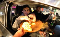 غزة تحتفل بإنهاء إضراب الأسير هشام أبو هواش