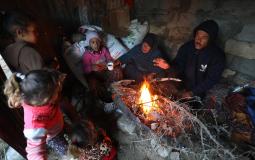 معاناة الفلسطينيين في مخيم النهر البارد جنوب قطاع غزة بالأجواء الباردة
