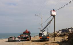 كهرباء غزة تنجز أعمال إنارة مدخل النصيرات البحري