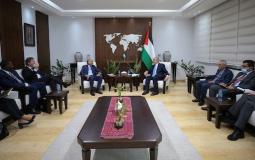 رئيس الوزراء الفلسطيني محمد اشتية يلتقي مع وفد من الإدارة الاقليمية للبنك الدولي