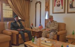 قائد القيادة المركزية الأمريكية الفريق أول كينيث ماكنزي مع رئيس أركان القوات المسلحة الإماراتية الفريق الركن حمد محمد ثاني الرميثي