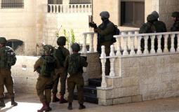 الجيش الاسرائيلي يقتحم منزلا فلسطينيا - أرشيفية