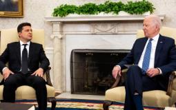 الرئيس الأمريكي بايدن ونظيره الأوكراني زيلينسكي