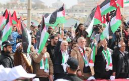 الجماهير الفلسطينية تحيي ذكرى يوم الأرض في ميناء غزة