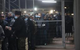 عمال فلسطينيون من غزة قبيل ذهابهم للعمل في إسرائيل