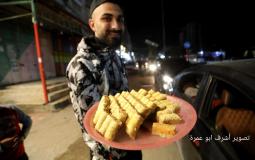 حلوى في غزة ابتهاجا في عملية تل ابيب