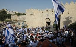 "مسيرة الأعلام" تقتحم البلدة القديمة في القدس المحتلة من باب العامود