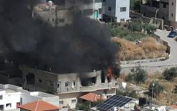 النيران تلتهم المنزل الذي يحاصره الجيش في جنين بعدما أطلقت القوات عليه صواريخ مضادة