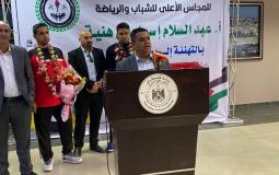 غزة: "هنية" يستقبل بطلا فلسطينيا توّج بميدالية ذهبية في رفع الأثقال