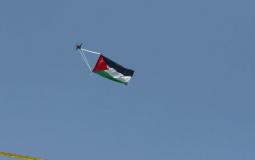 طائرة مُسيّرة تحلق مع علم فلسطين في القدس