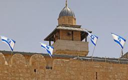 الاحتلال يرفع العلم الإسرائيلي فوق الحرم الإبراهيمي
