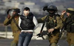 الاحتلال يعتقل مواطنًا فلسطينيًا - ارشيف