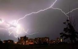 تكوّن سحب رعدية ورياح نشطة على منطقة عسير في السعودية