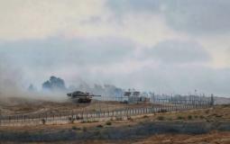 دبابة إسرائيلية تستهدف المزارعين شرق قطاع غزة - أرشيفية