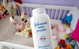 "الغذاء والدواء" ترد على قرار "جونسون آند جونسون" بوقف بيع بودرة "التلك"
