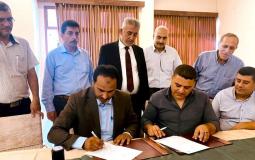 الصالح يوقع قرارات مشاريع بقيمة 7 ملايين شيكل لثلاث بلديات في قطاع غزة