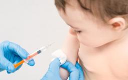 10 نصائح لتخفيف ألم التطعيم الأطفال