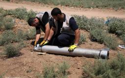 خبراء متفجرات يتخلصون من صاروخ قبة حديدية غير منفجر شمال غزة