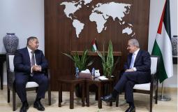 رئيس الوزراء محمد اشتية يستقبل السفير المصري طارق طايل