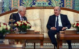 الرئيس الفلسطيني محمود عباس ونظيره الجزائري عبد المجيد تبون