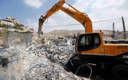 آليات الاحتلال تهدم منزلًا فلسطينًا - ارشيف