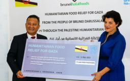 بروناي تسلم الأونروا أكثر من 100 ألف طرد غذائي طارئ لتوزيعها على اللاجئين في غزة