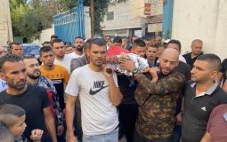 مواطنون يحملون جثمان الشهيد الفتى عدي طراد هشام صلاح ( 17 عاما ) من كفردان والذي استشهد برصاص جيش الاحتلال الاسرائيلي