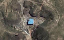 صورة الأقمار الصناعية لما زعمت إسرائيل أنه مفاعل نووي في مدينة الكُبر بسورية (Getty)
