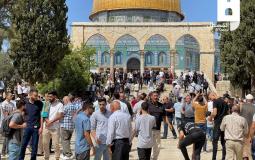 عشرات الآلاف يؤدون صلاة الجمعة بالمسجد الأقصى رغم قيود الاحتلال