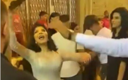 عروس مصرية تثير الجدل برقصها بالساطور