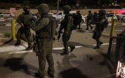 قوات الاحتلال تقتحم نعلين وتداهم منزل منفذ عملية تل أبيب