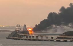 انفجار شاحنة فوق جسر القرم وموسكو تعلق