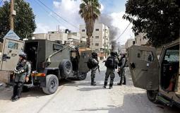 قوات الاحتلال يُحاصر الخليل