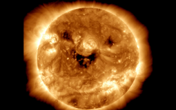 الشمس تبتسم ! ... ناسا تنشر صورة جديدة للشمس وهي تضحك