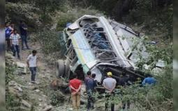 وفاة 25 شخصًا إثر سقوط حافلة في وادٍ بالهند
