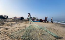 صيادو غزة يشتكون قلة توافر الأسماك ويصفوه بـ "المأساوي"