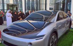 مجمع الشارقة يعلن وصول أول سيارة كهربائية تعمل بالطاقة الشمسية