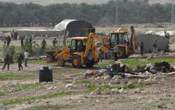 الاحتلال يخطر بوقف البناء في منشأتين زراعيتين بقلقيلية