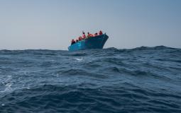 مركب مهاجرين في عرض البحر - تعبيرية