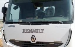 الحافلة الإسرائيلية المحملة بإطارات مركبات تالفة