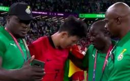 لاعب كوري يبكي ومسؤول يصور فيديو