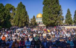 عشرات الآلاف يؤدون صلاة الجمعة بالمسجد الأقصى