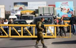 جندي إسرائيلي على حاجز عسكري