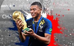 اللاعب الفرنسي كيليان مبابي مع كأس العالم