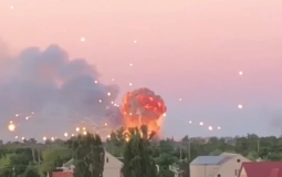 انفجار مخزن أسلحة روسية في خيرسون الأوكرانية فجر اليوم