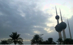 الكويت: الأرصاد تحذر من أمطار رعدية ورياح مع انخفاض الرؤية الأفقية