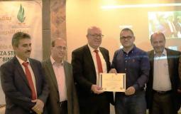 تكريم الفايزين في مشروع الربوت الصيدلي الذكي في غزة