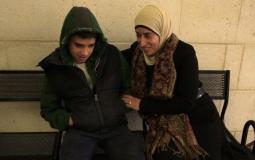 الأسير أحمد مناصرة مع والدته