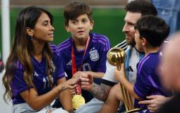 ميسي يحتفل مع أنتونيلا وأولاده بعد الفوز في لقب كأس العالم