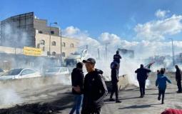 قوات الاحتلال تطلق قنابل غاز صوب المواطنين